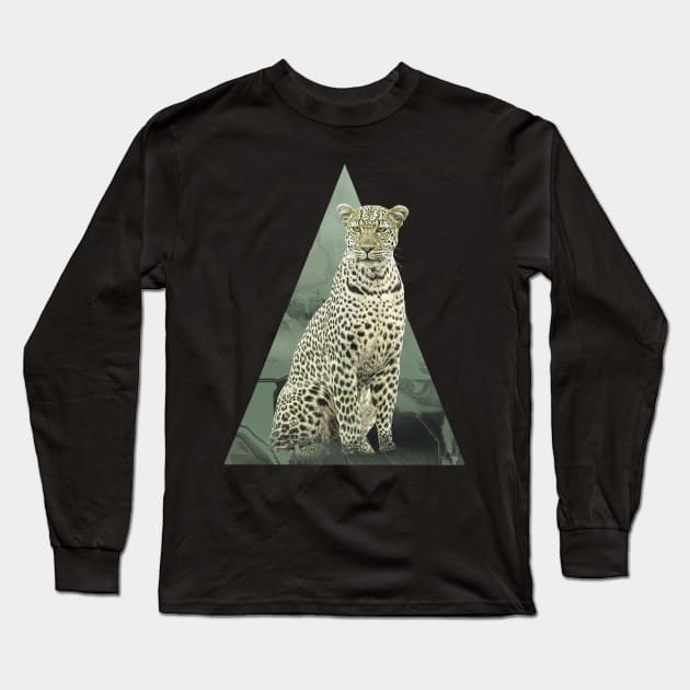 Leopard on Safari in Kenya / Africa Long Sleeve T-Shirt by T-SHIRTS UND MEHR